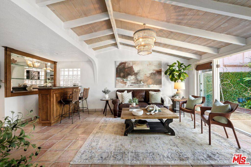 Newport Beach, CA 92663,213 Via Cordova