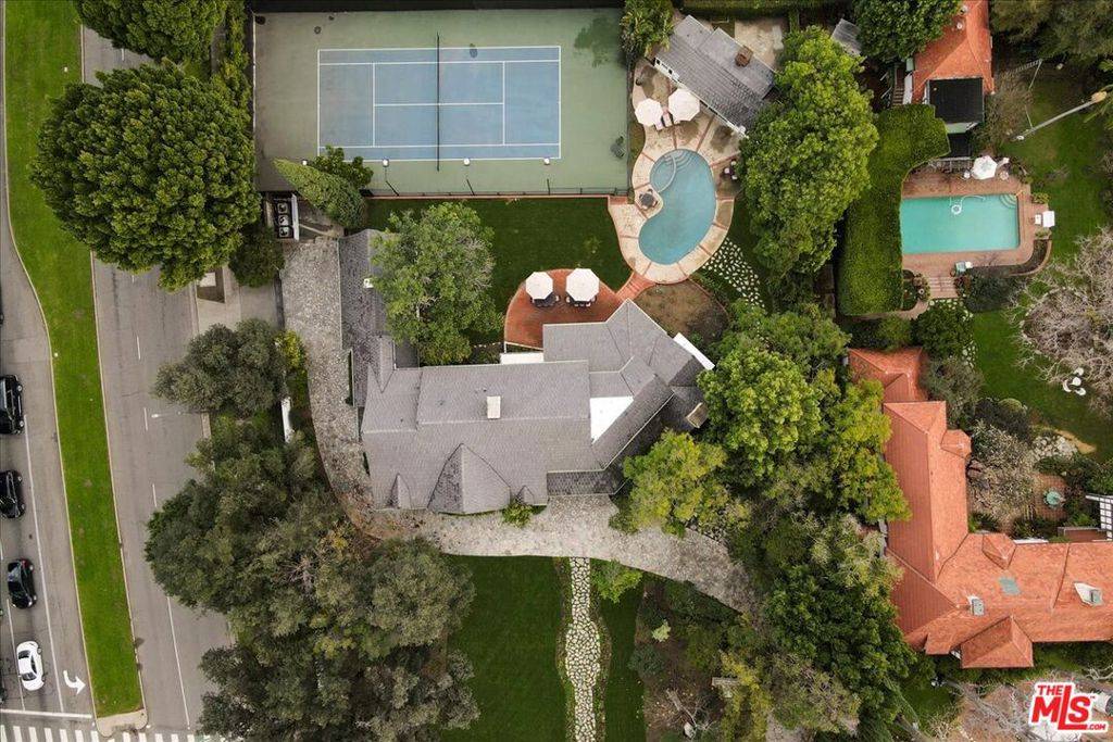 Beverly Hills, CA 90210,814 Foothill RD