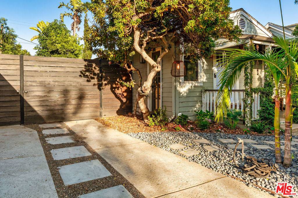 Venice, CA 90291,1016 Oakwood AVE