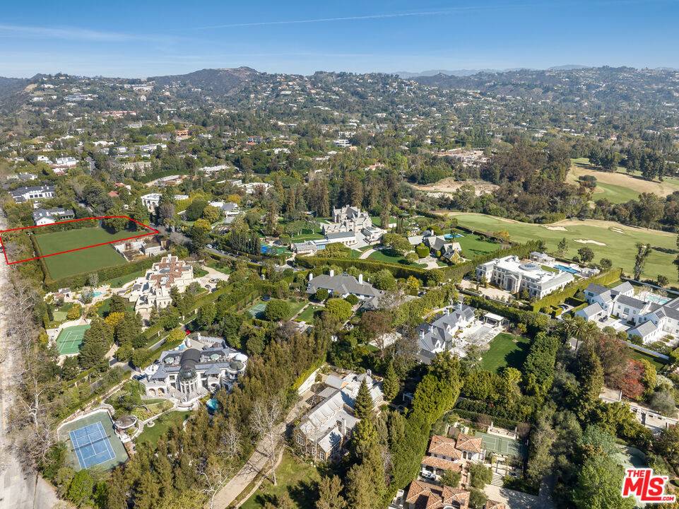 Los Angeles, CA 90024,333 S Mapleton DR