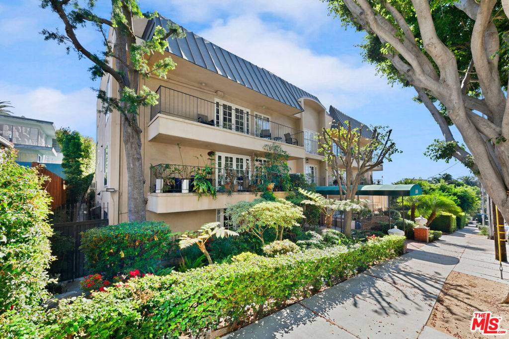 1010 Palm AVE #210, West Hollywood, CA 90069