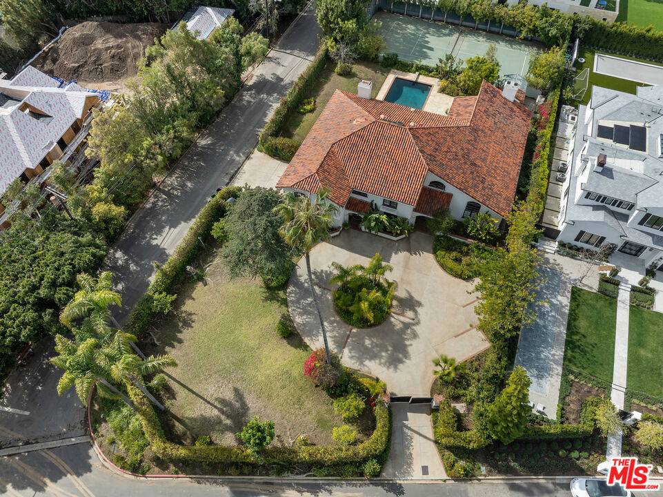 Los Angeles, CA 90049,351 S Cliffwood AVE