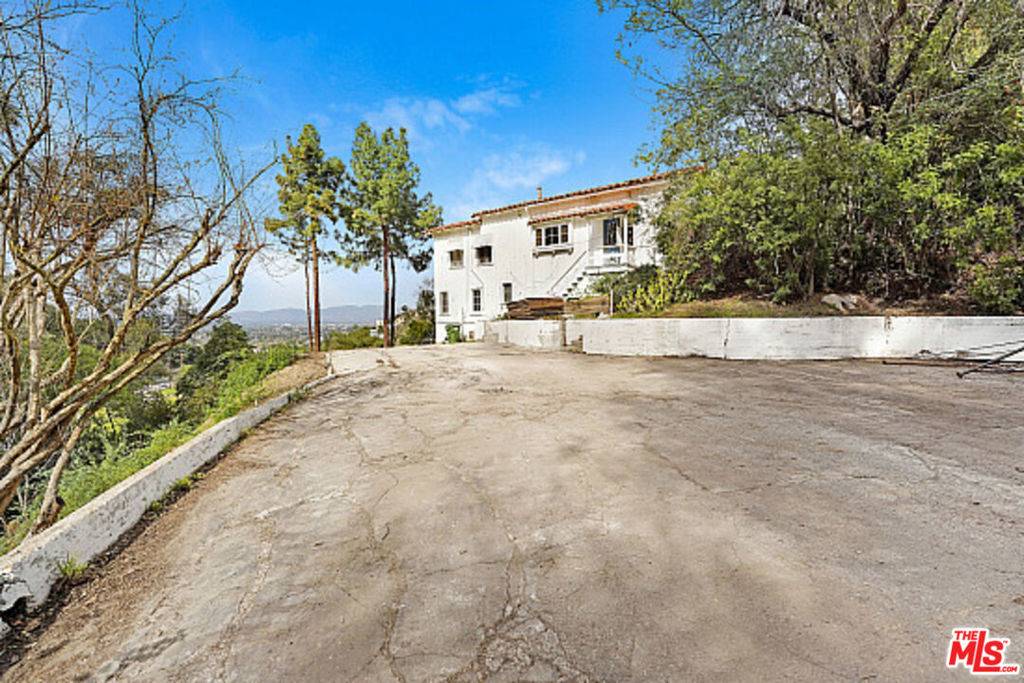 3351 Coldwater Canyon AVE, Los Angeles, CA 91604