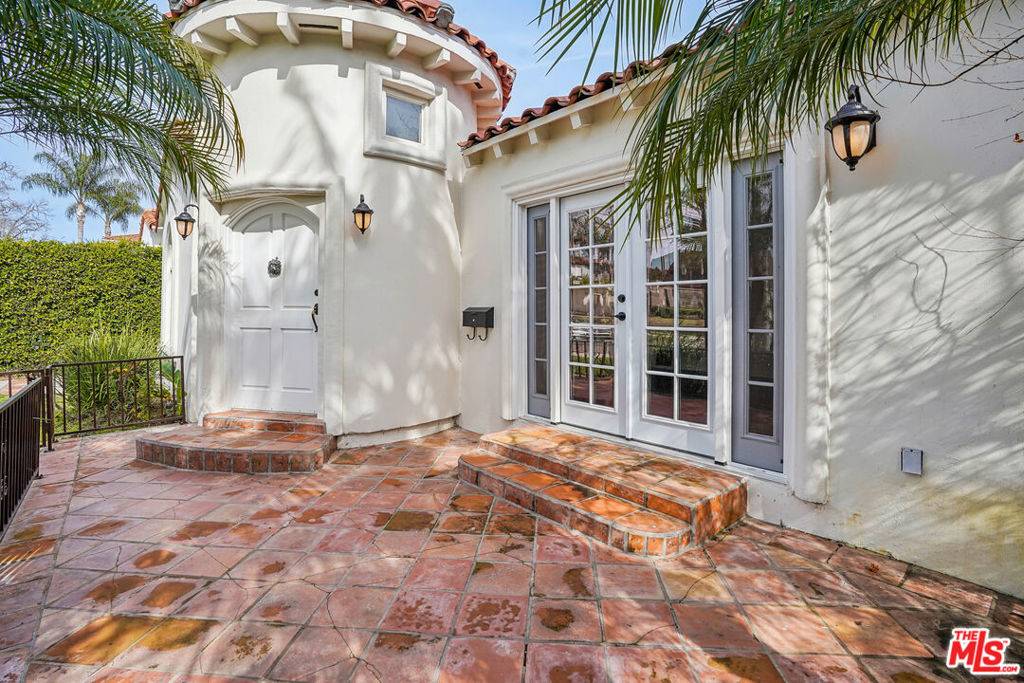 Beverly Hills, CA 90212,352 S Oakhurst DR