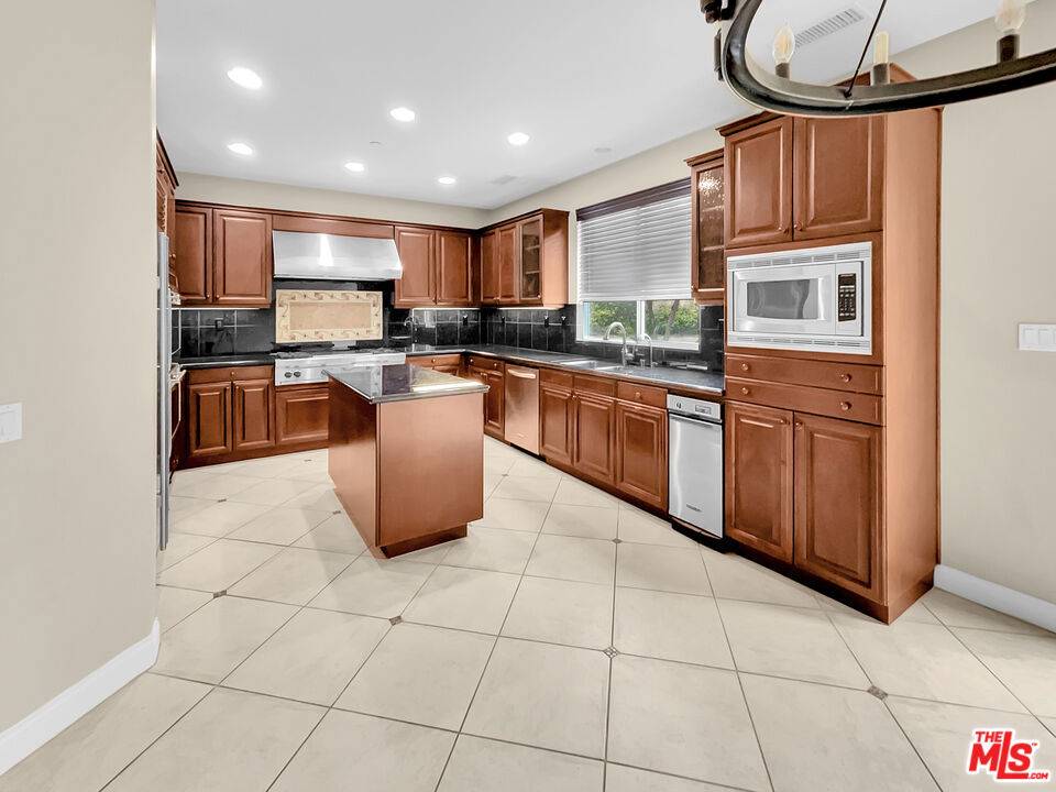 Agoura Hills, CA 91301,1908 Hazel Nut CT