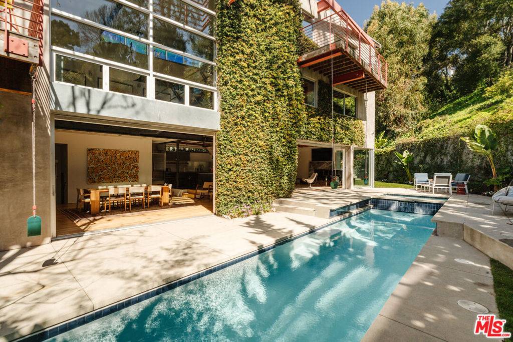 562 Stassi LN, Santa Monica, CA 90402