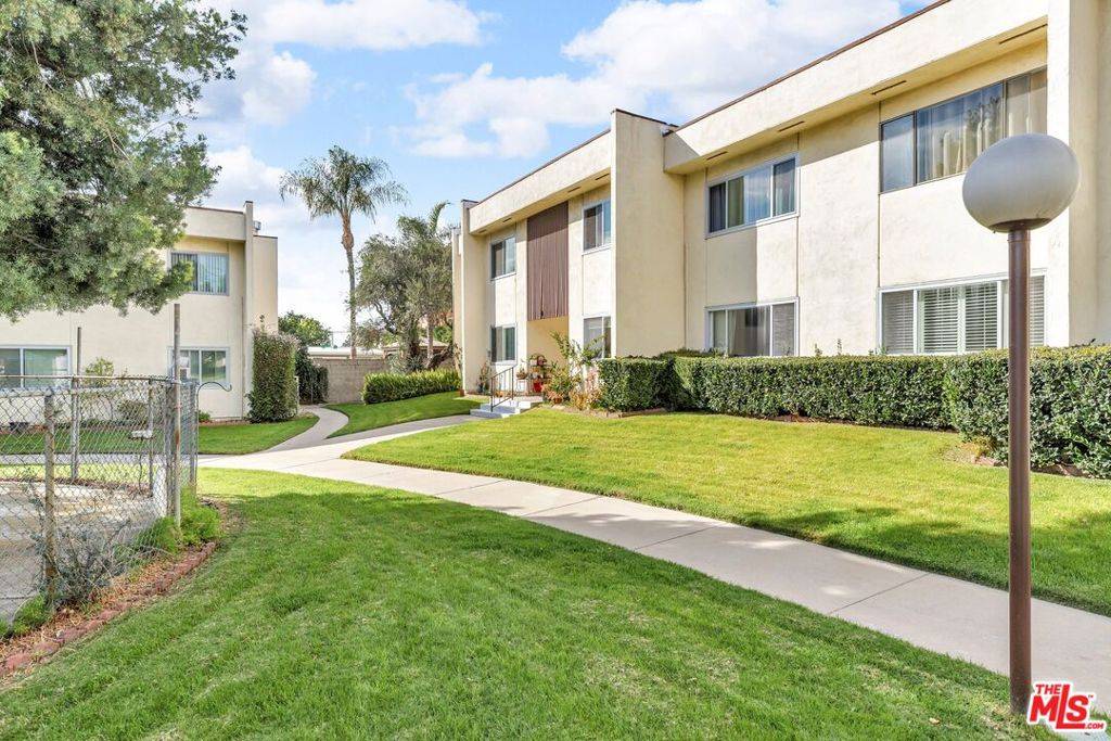 North Hollywood, CA 91605,11813 Runnymede ST #17