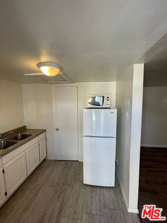 Los Angeles, CA 90007,3423 .5 Walton AVE