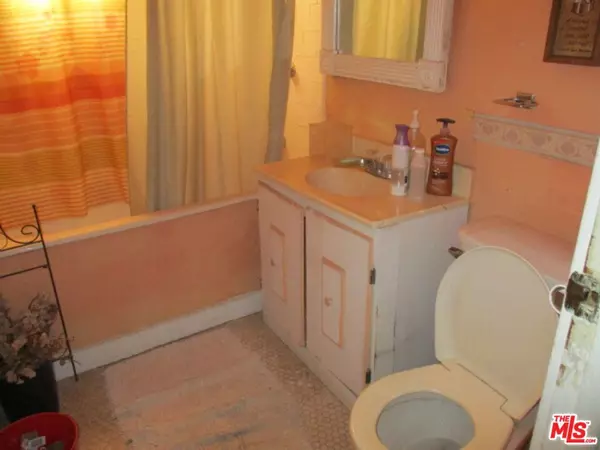 Los Angeles, CA 90016,2430 S Cochran AVE