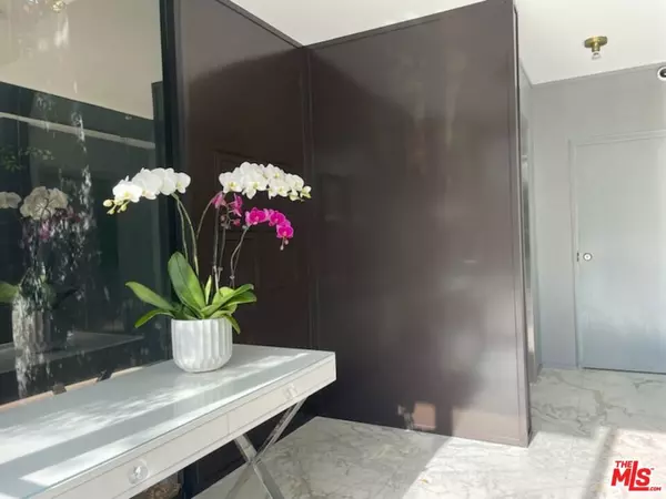 West Hollywood, CA 90069,9033 Vista Grande ST #3