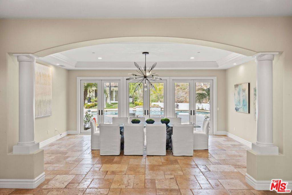 Calabasas, CA 91302,25043 Abercrombie LN