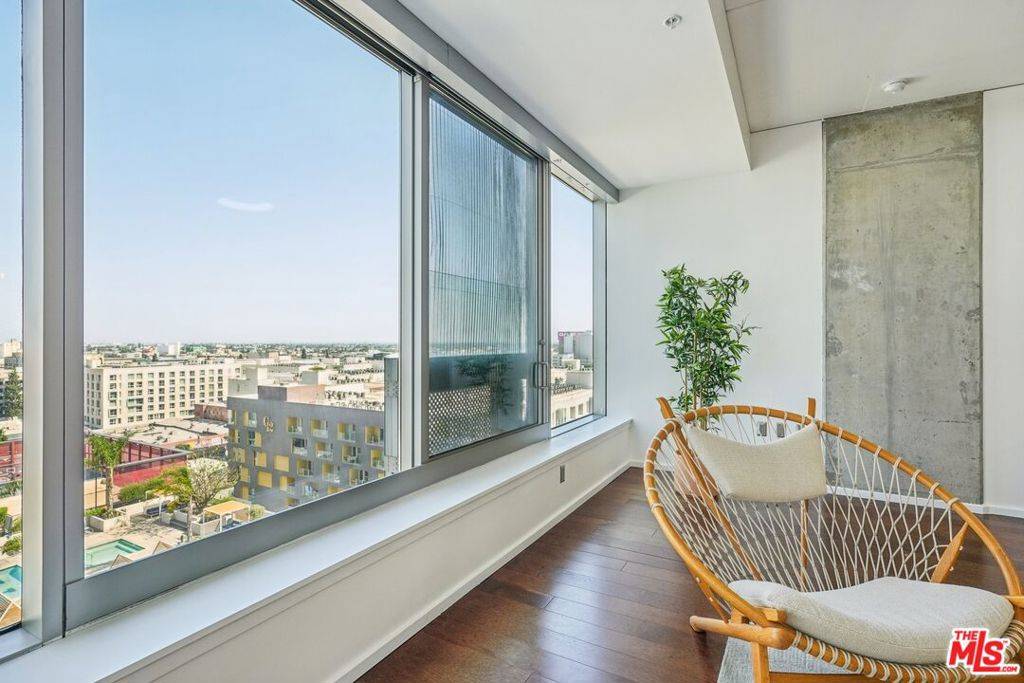 Los Angeles, CA 90015,1155 S Grand AVE #1207