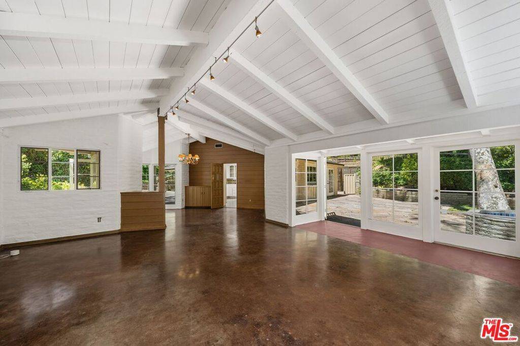 Los Angeles, CA 90049,1818 Old Ranch RD