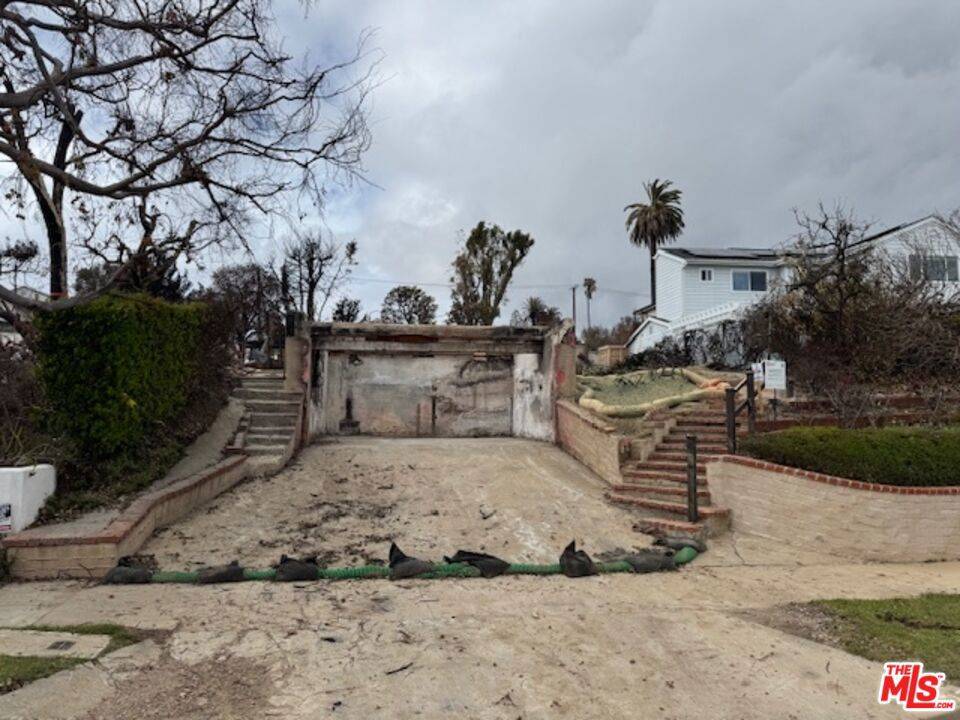 Pacific Palisades, CA 90272,16751 Edgar ST