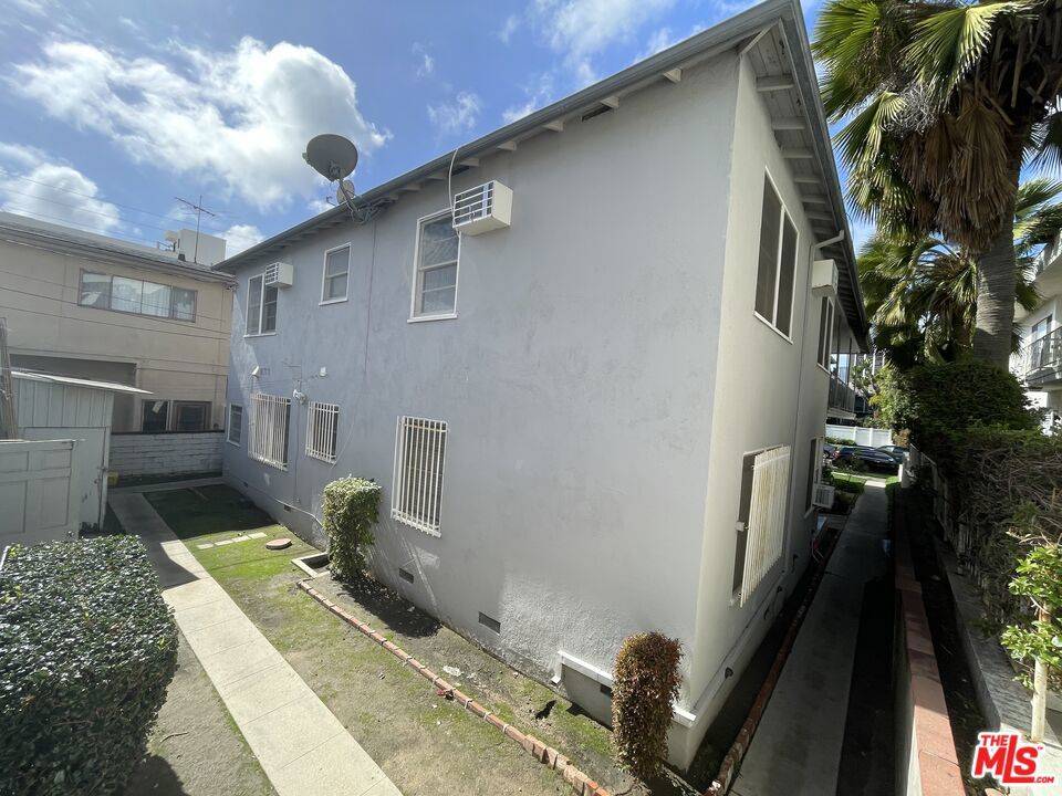 Los Angeles, CA 90035,1124 Glenville DR