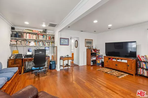 Redondo Beach, CA 90278,1306 Carmelita AVE