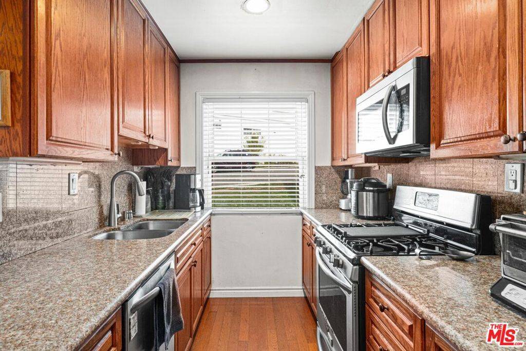 Redondo Beach, CA 90278,1306 Carmelita AVE