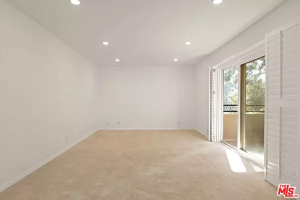 Los Angeles, CA 90068,6702 Hillpark DR #308