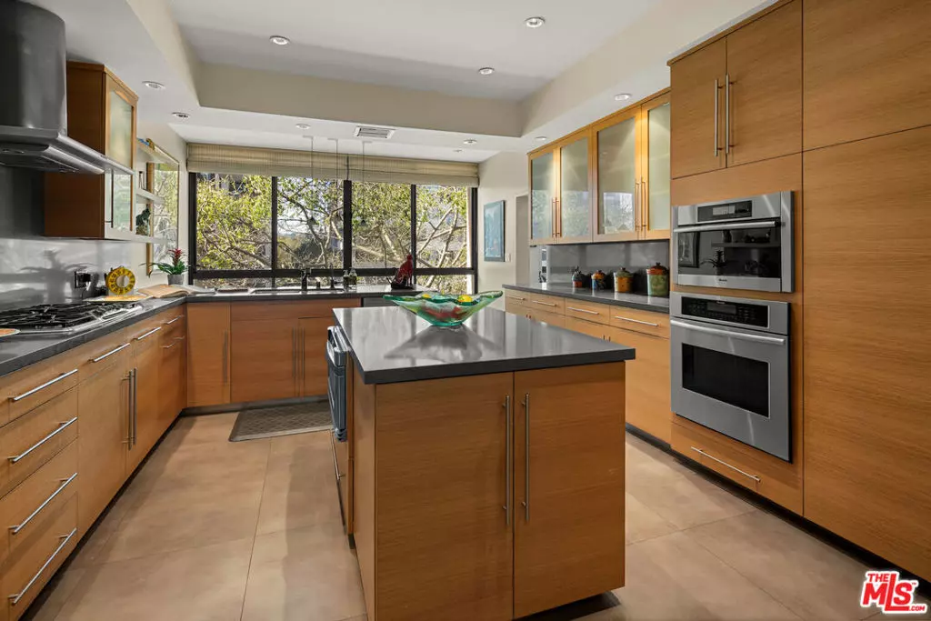 Los Angeles, CA 90024,10430 Wilshire BLVD #302