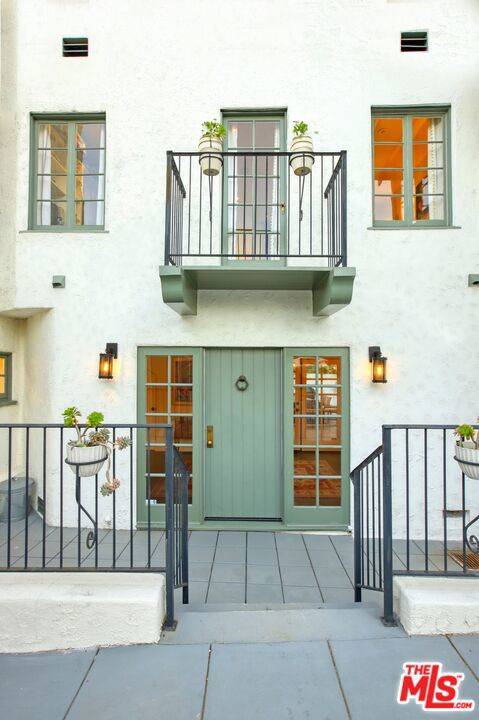 Los Angeles, CA 90068,6749 Whitley TER