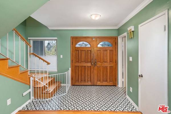 Woodland Hills, CA 91364,21881 Ybarra RD