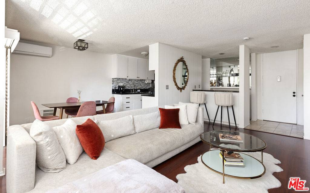 Culver City, CA 90230,6050 Canterbury DR #E215