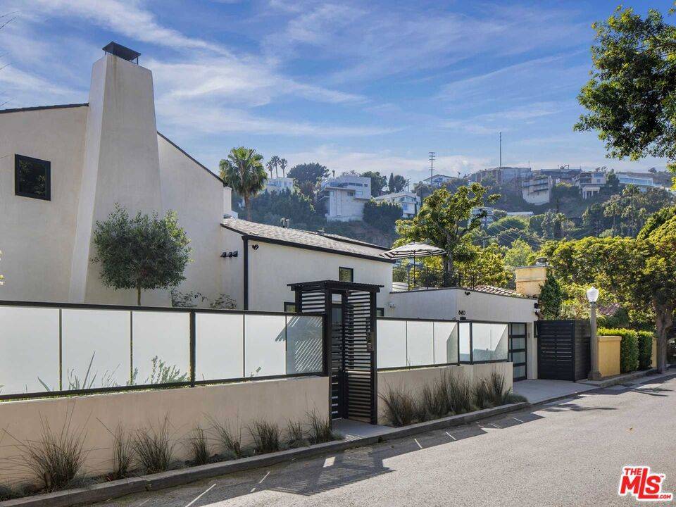 Los Angeles, CA 90069,8480 Harold WAY