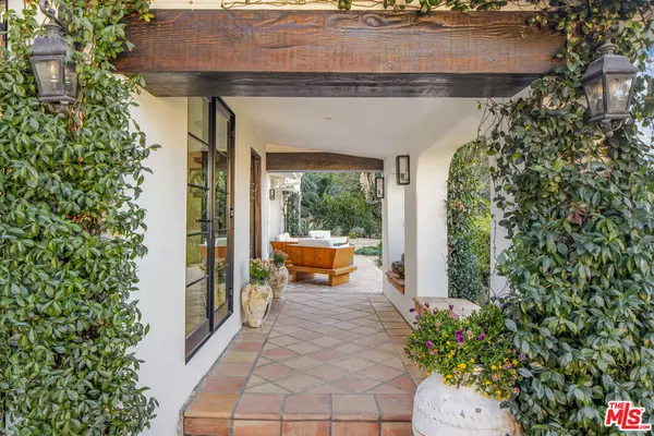 Studio City, CA 91604,3646 Sunswept DR