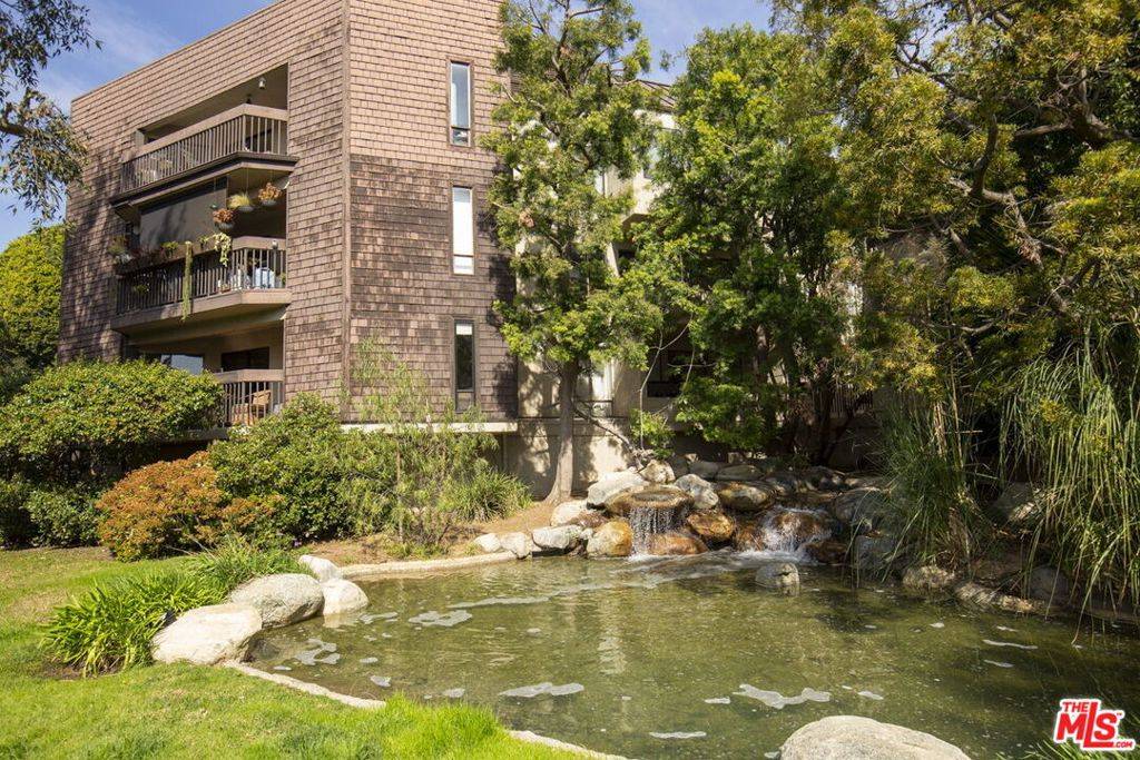 West Hollywood, CA 90069,950 N Kings RD #208