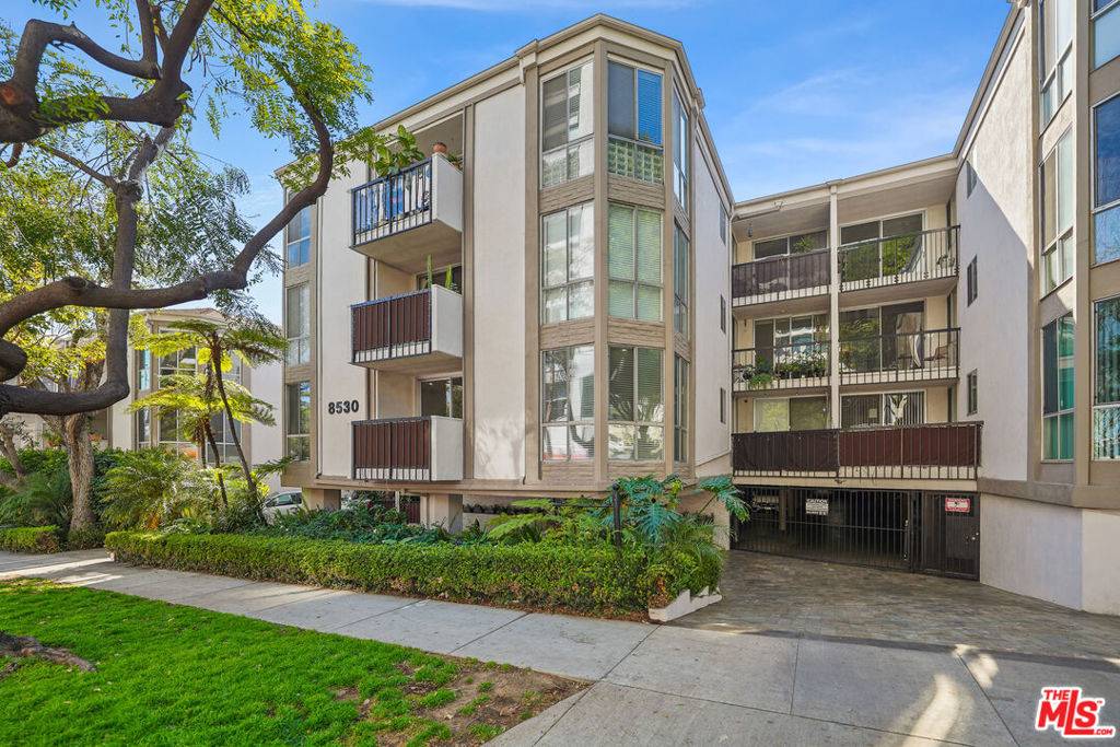 West Hollywood, CA 90069,8530 Holloway DR #215