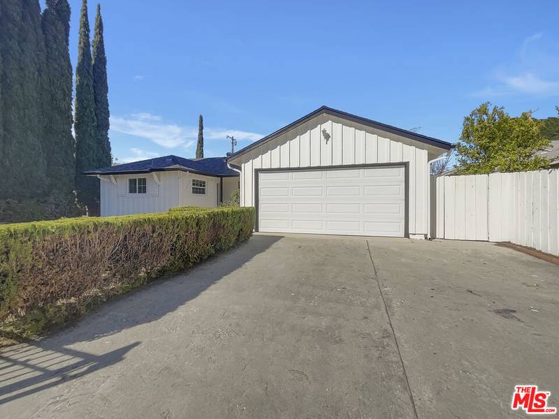 15931 Harvest ST, Granada Hills, CA 91344