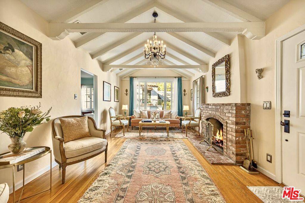 6182 Glen Oak ST, Los Angeles, CA 90068