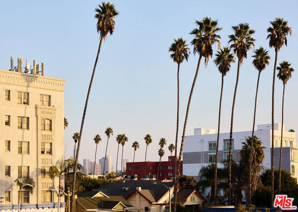 Los Angeles, CA 90004,3977 Beverly BLVD #406