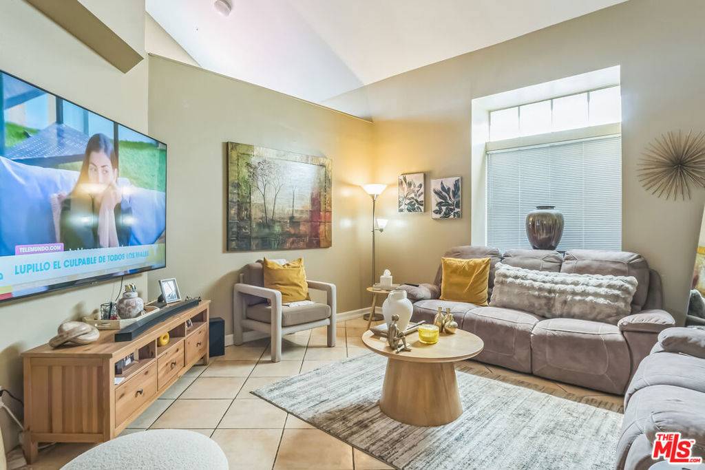 Fontana, CA 92337,16230 Trailwinds DR