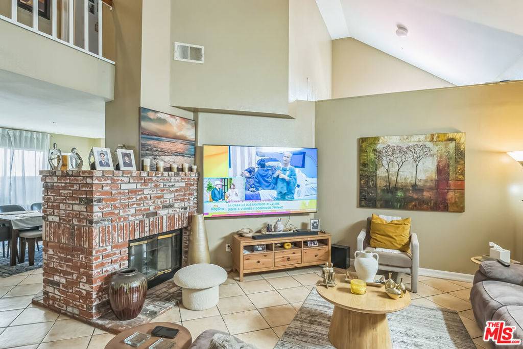 Fontana, CA 92337,16230 Trailwinds DR