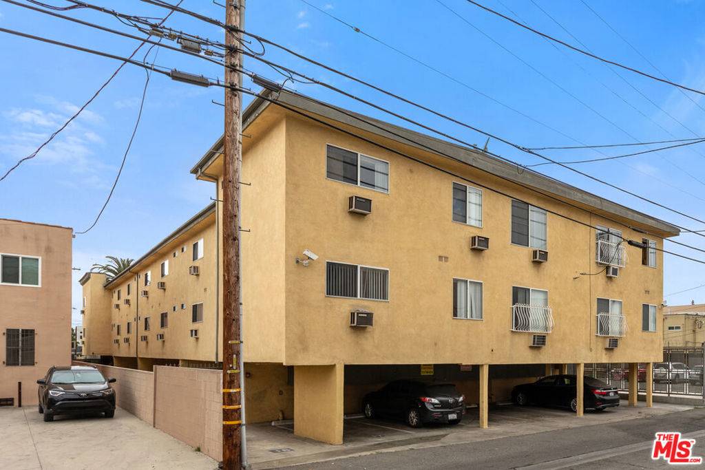 Los Angeles, CA 90007,721 W 30th ST