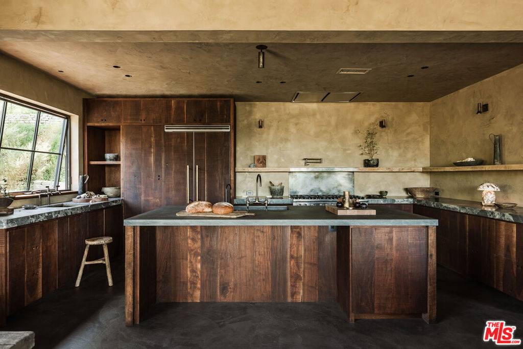 Topanga, CA 90290,225 Powderhorn Ranch RD