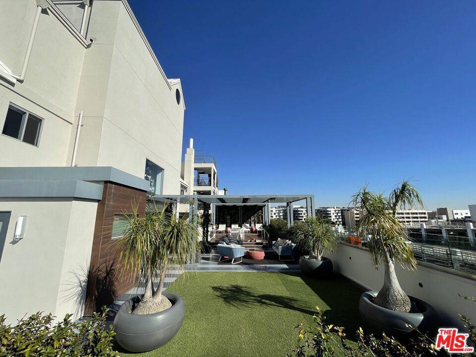 Santa Monica, CA 90401,1453 3rd Street Promenade #515