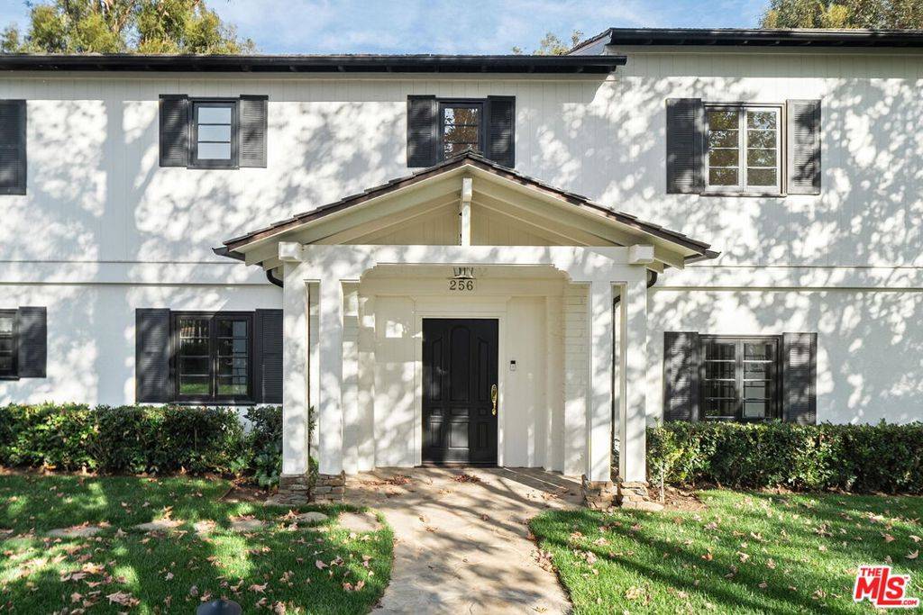 256 N Barrington AVE, Los Angeles, CA 90049