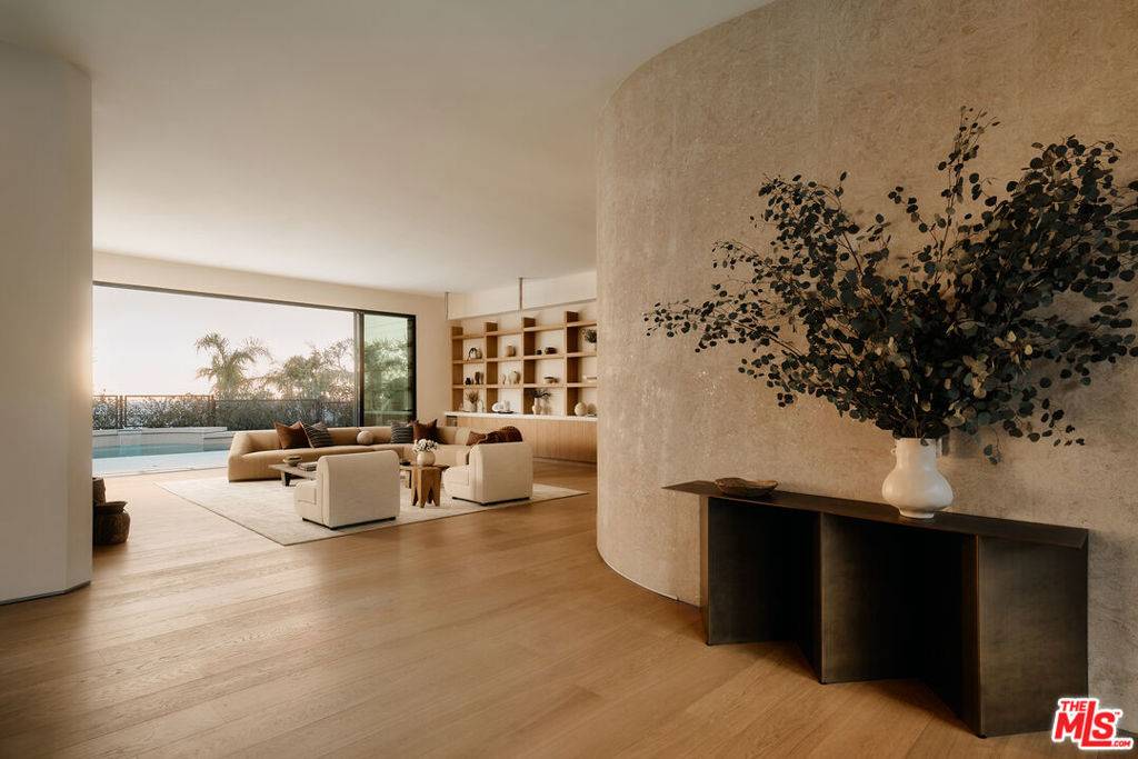 Beverly Hills, CA 90210,1705 Carla Ridge