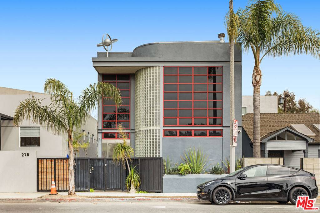 217 Windward AVE, Venice, CA 90291