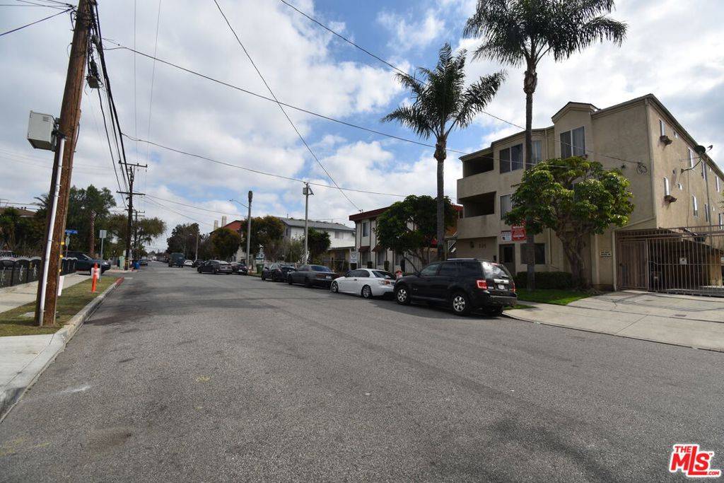 Inglewood, CA 90302,604 Venice WAY