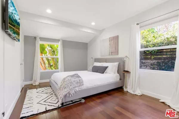 Sherman Oaks, CA 91423,4240 Matilija AVE