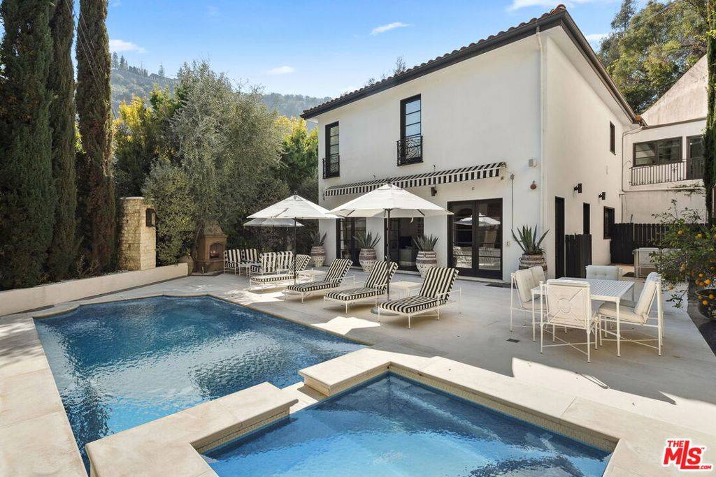 1600 Clear View DR, CA 90210