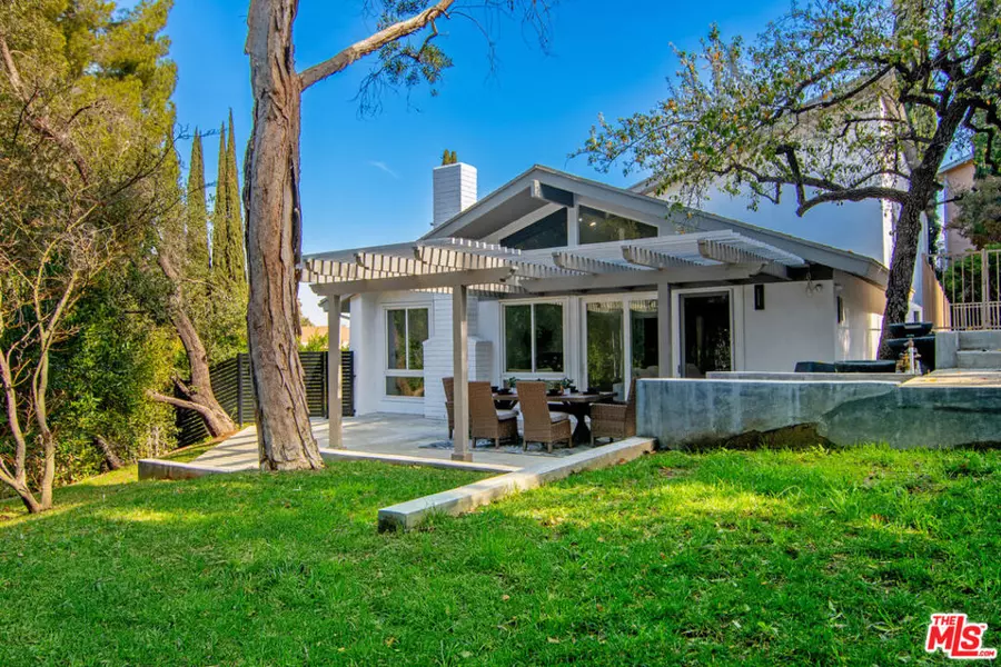 3585 Alana DR, Sherman Oaks, CA 91403