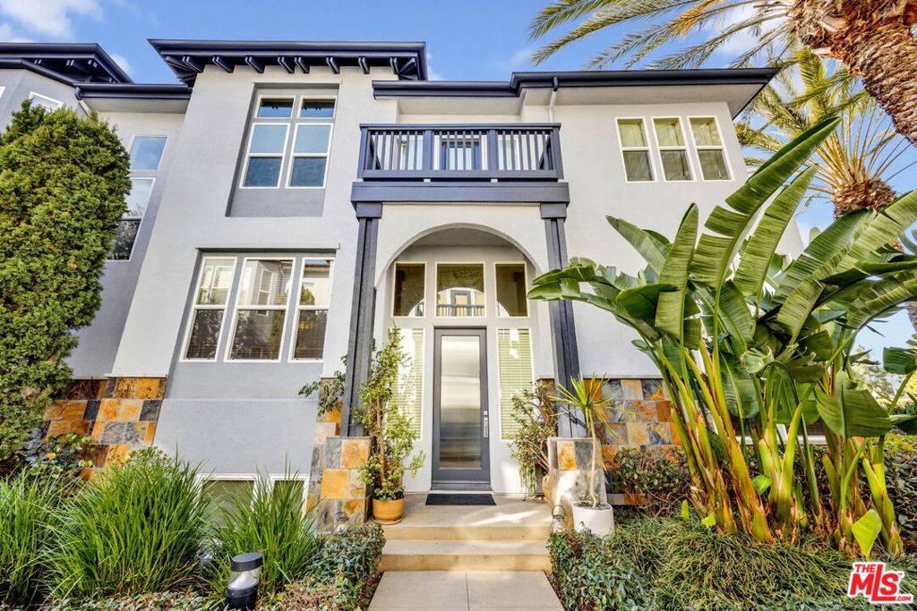 Los Angeles, CA 90094,5700 Seawalk DR #8