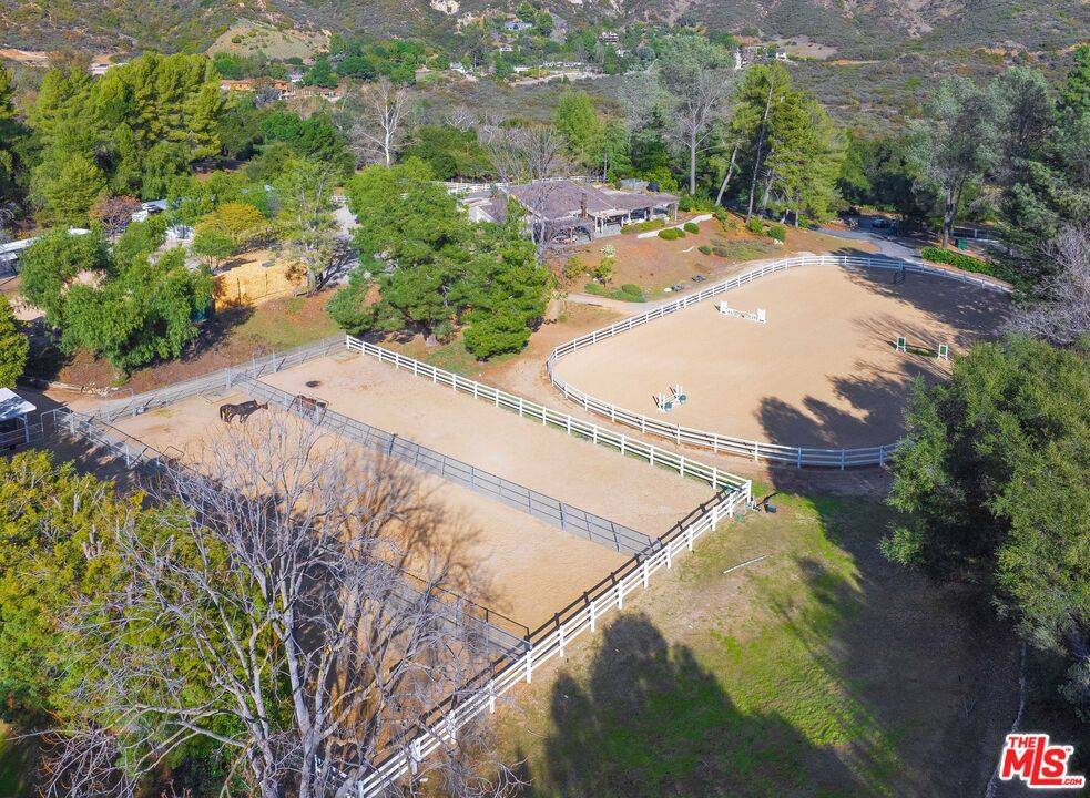 Calabasas, CA 91302,2121 Mckain ST