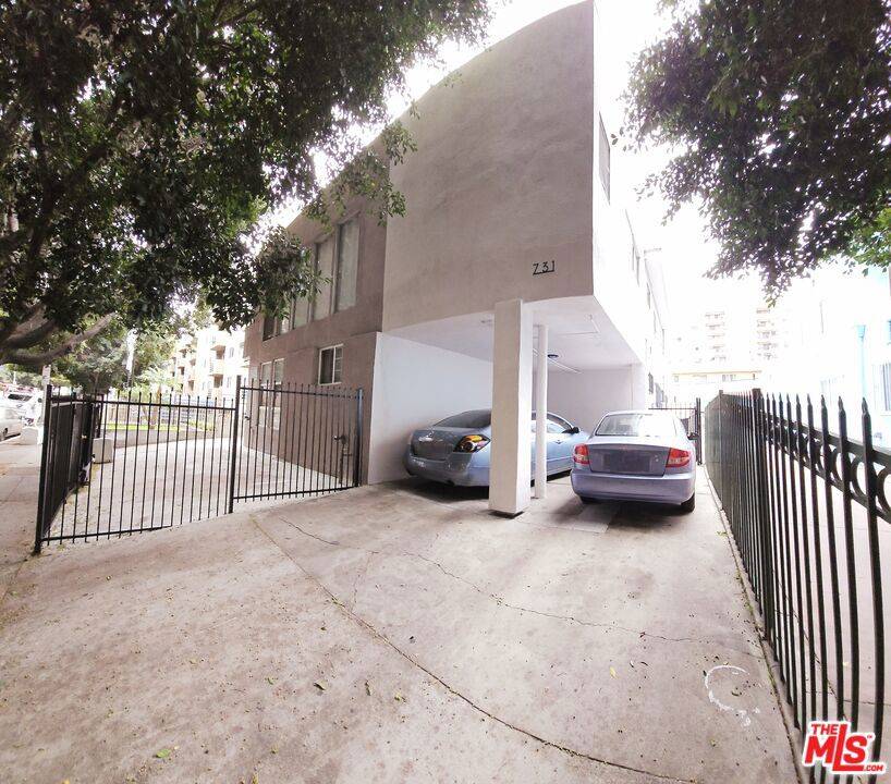 Los Angeles, CA 90005,731 Irolo ST