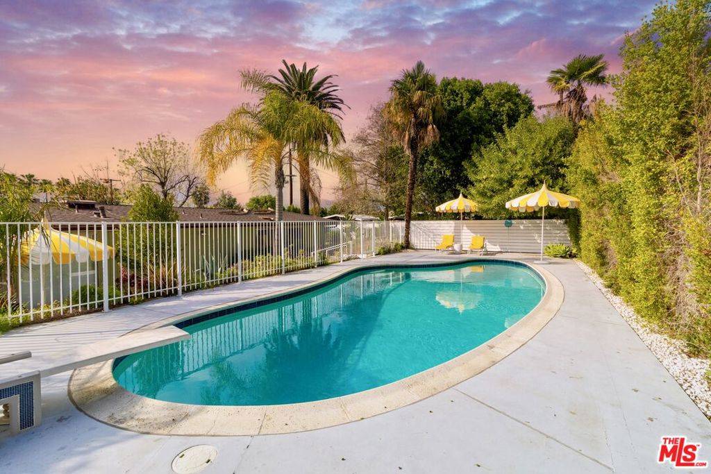 Northridge, CA 91325,17025 Labrador ST