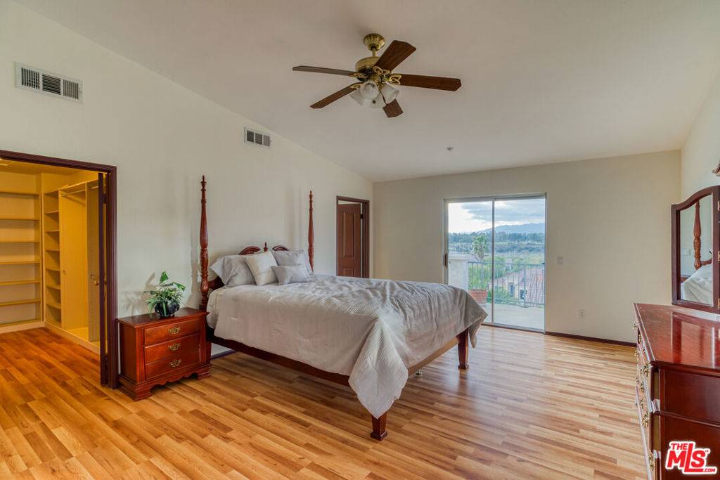 Sylmar, CA 91342,13103 Angeles Trail WAY
